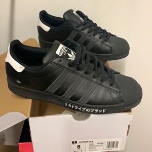 Used Superstar Adidas men’s size 8.
